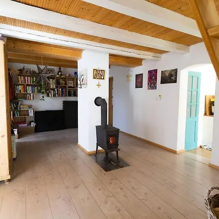 Cosy Countryside House, Near Prague