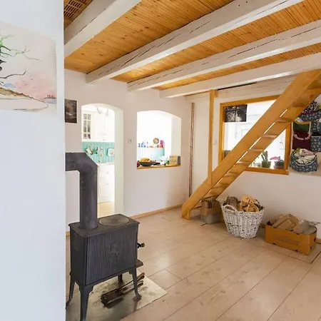Semesterbostad Cosy Countryside House, Near Prague Cisovice